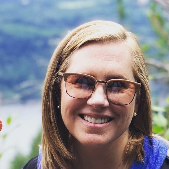 Meet your Posher, Julie - Picture 1 of 1